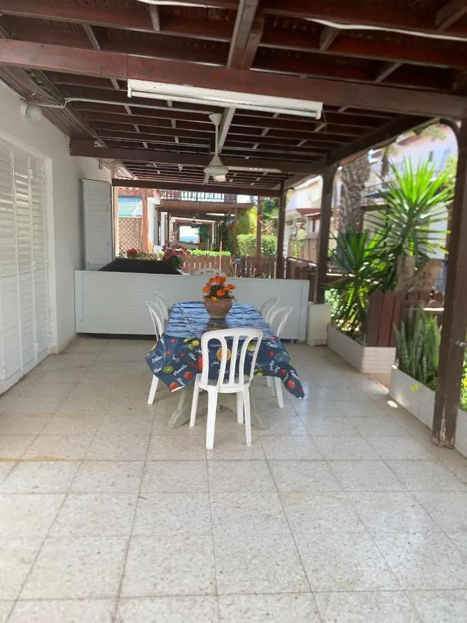 Leonidas Seaside Meneou Villa