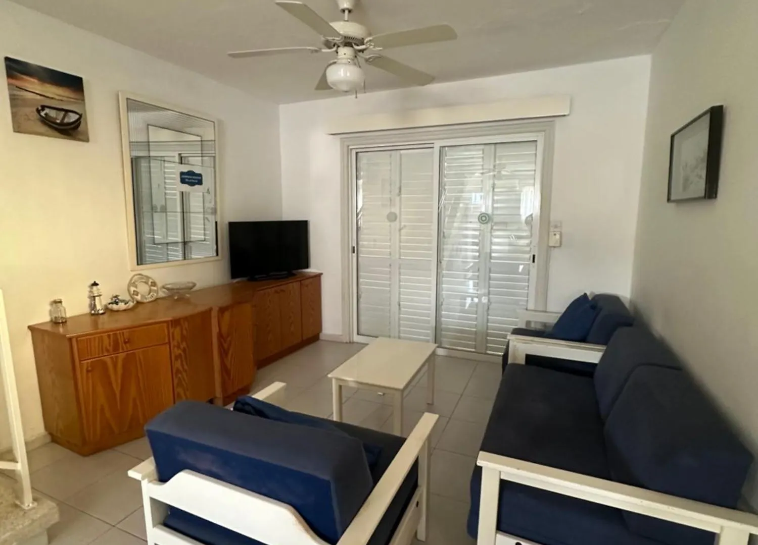 Leonidas Seaside Meneou Villa